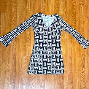 MAHI GOLD Classic print long sleeve mini dress. Size small